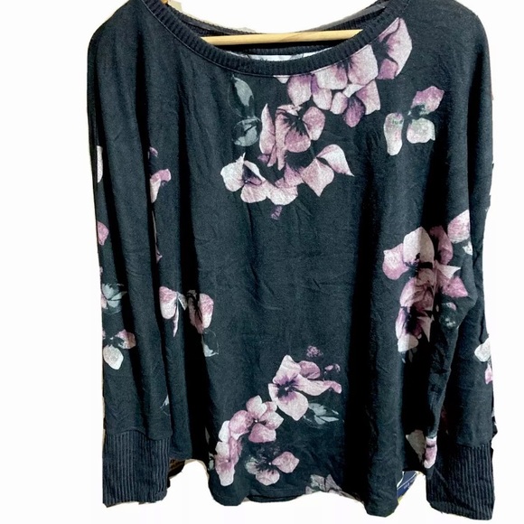 Women’s Medium Long Sleeve Dress Shirts, Beautiful Floral Designer Shirts - Picture 3 of 7